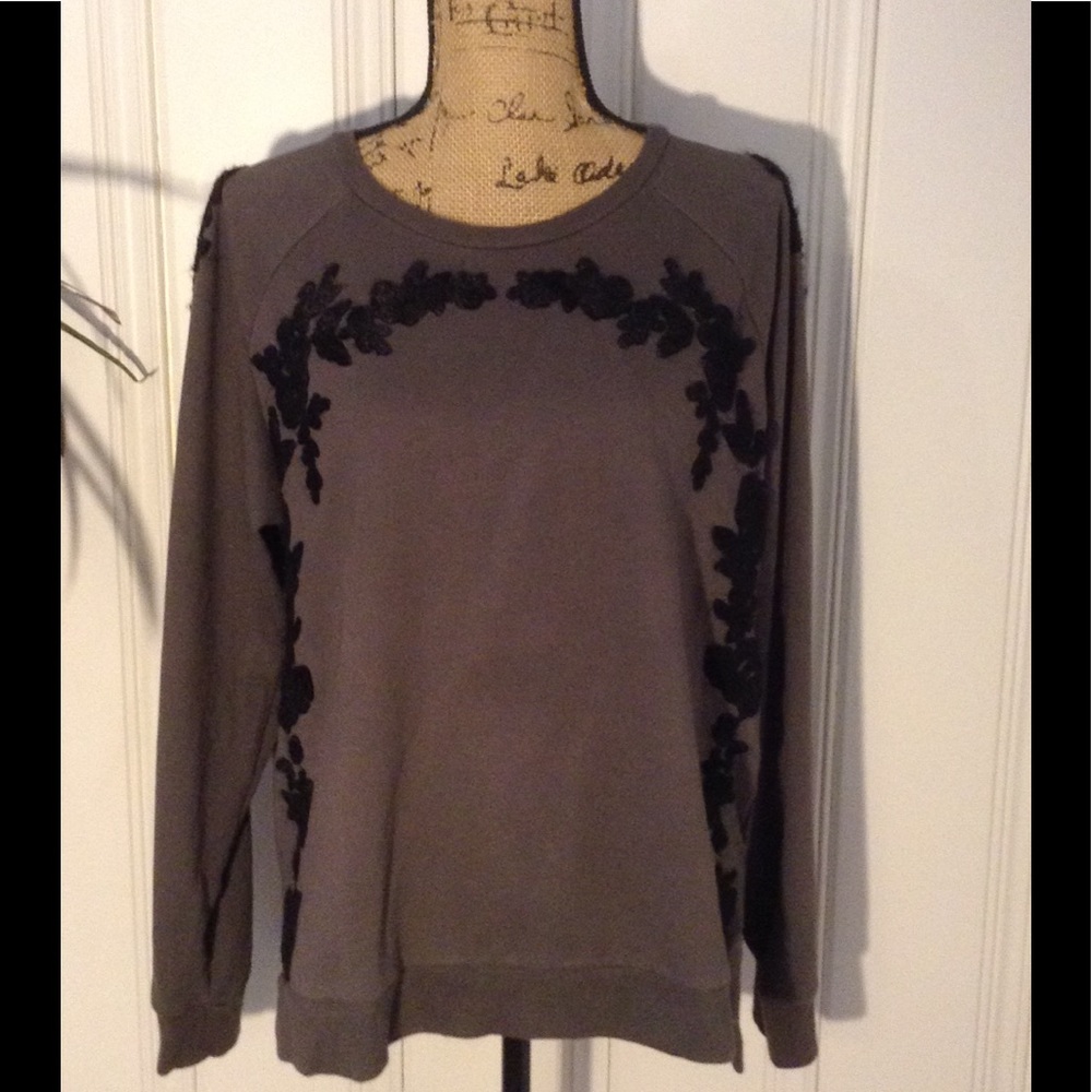 Lucky Brand sweatshirt with beautiful detail.